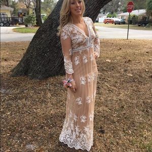 🦋 Forever 21- nude & white dress 🦋